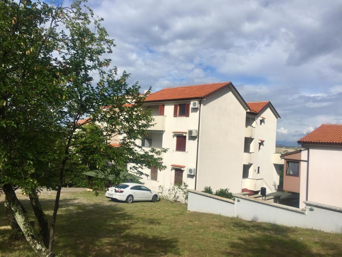 Amz Ap4 Apartment Jadranovo Exterior photo